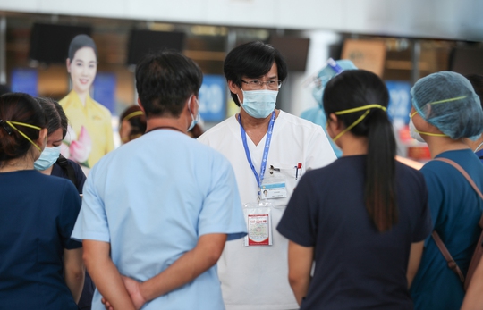 Đưa lực lượng y tế miền Trung vào các tỉnh phía Nam chống dịch - Ảnh 2.