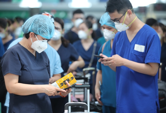 Đưa lực lượng y tế miền Trung vào các tỉnh phía Nam chống dịch - Ảnh 3.