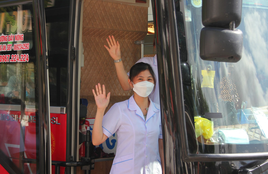 32 bác sĩ, nhân viên y tế Quảng Trị tình nguyện vào tỉnh Bình Dương tham gia chống dịch - Ảnh 4.