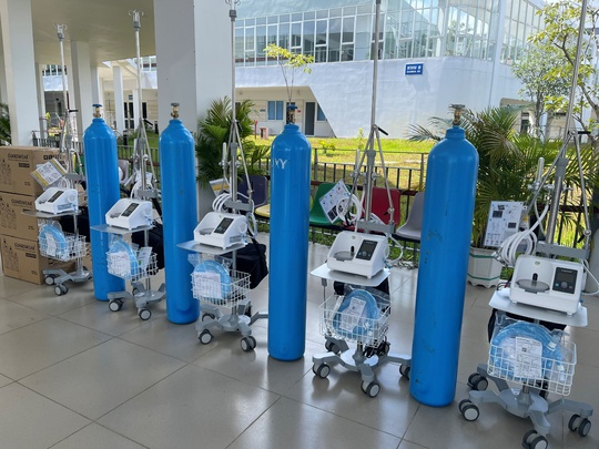Quỹ Từ thiện Kim Oanh tiếp tục tặng 10 máy thở giúp tỉnh Bình Dương phòng chống dịch - Ảnh 3.