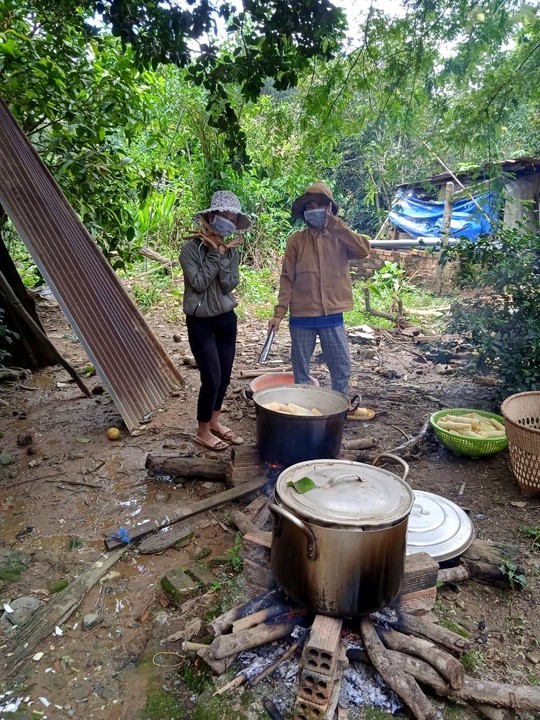 Đồng bào dân tộc thiểu số lên rừng hái măng, rau hỗ trợ người dân TP HCM chống dịch - Ảnh 6.