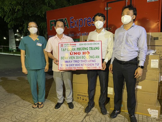 Tập đoàn Phương Trang tặng thêm nhiều thiết bị y tế cho tuyến đầu chống dịch tại TP HCM - Ảnh 3.