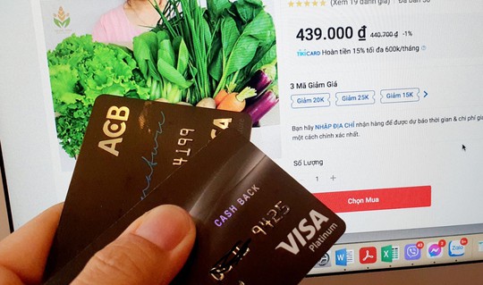 Đề nghị Visa, Mastercard giảm phí cho các ngân hàng Việt Nam - Ảnh 1.