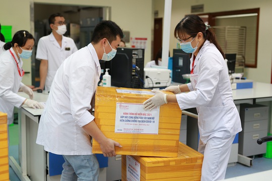 Gần 3.000 đơn vị máu lên đường để điều trị cho bệnh nhân Covid-19 - Ảnh 5.