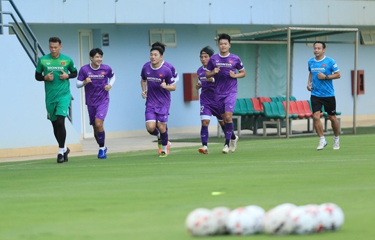 HLV Park Hang-seo vắng mặt trong buổi đầu tập đầu tiên của đội tuyển Việt Nam - Ảnh 3.