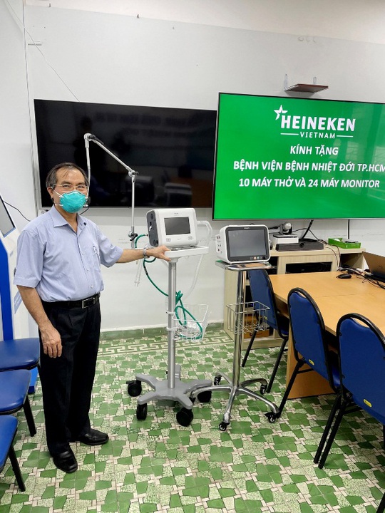 Heineken Việt Nam ủng hộ 10 máy thở và 24 máy theo dõi bệnh nhân cho bệnh viện Bệnh Nhiệt đới TP HCM - Ảnh 1.