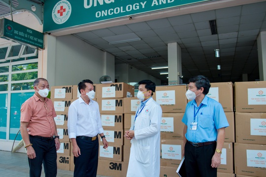 Tập đoàn Hưng Thịnh hỗ trợ trang thiết bị y tế cho Bệnh viện Nhân Dân 115 và Bệnh viện Nhân dân Gia Định - Ảnh 2.