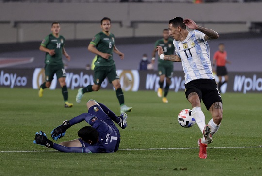 Messi lập hat-trick, vượt kỳ tích vua Pele ở vòng loại World Cup - Ảnh 1.