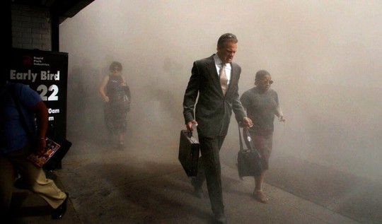 Những hình ảnh khủng khiếp về sự kiện 11-9-2001 - Ảnh 8.