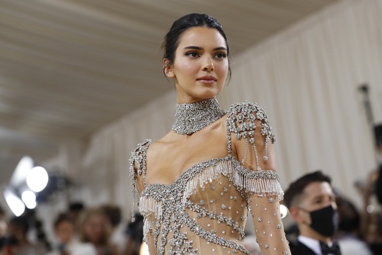 Megan Fox, Jennifer Lopez đọ độ gợi cảm tại Met Gala 2021 - Ảnh 11.