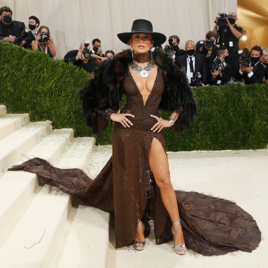 Megan Fox, Jennifer Lopez đọ độ gợi cảm tại Met Gala 2021 - Ảnh 4.