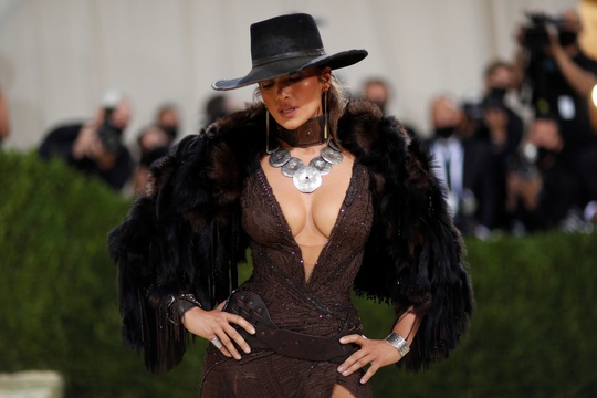 Megan Fox, Jennifer Lopez đọ độ gợi cảm tại Met Gala 2021 - Ảnh 5.