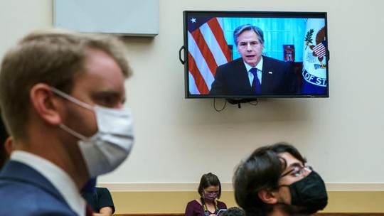 Ông Trump bị réo tên giữa lúc Ngoại trưởng Mỹ nhận chỉ trích - Ảnh 2.