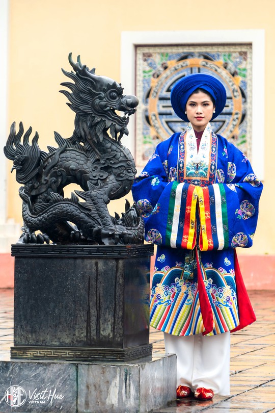 Tuyệt đẹp áo dài trong triển lãm online Huế - Kinh đô Áo dài Việt Nam - Ảnh 4.
