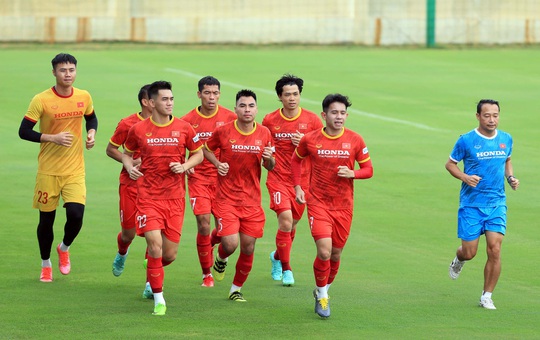 Đội tuyển Việt Nam đội mưa rèn luyện trước trận đại chiến với tuyển Trung Quốc - Ảnh 3.