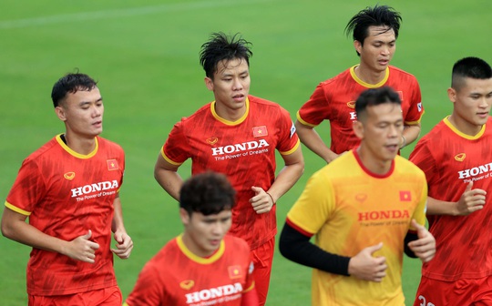 Đội tuyển Việt Nam đội mưa rèn luyện trước trận đại chiến với tuyển Trung Quốc - Ảnh 6.