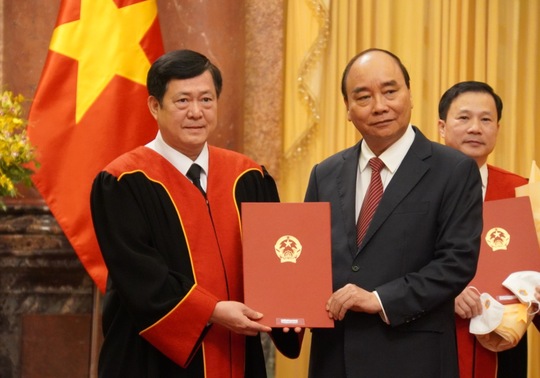 Chủ tịch nước Nguyễn Xuân Phúc trao quyết định bổ nhiệm 4 Thẩm phán TAND Tối cao - Ảnh 3.