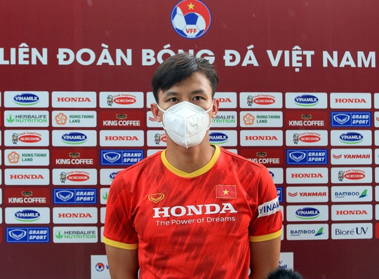Trung vệ Quế Ngọc Hải nói gì trước 2 đối thủ nặng ký của đội tuyển Việt Nam? - Ảnh 2.