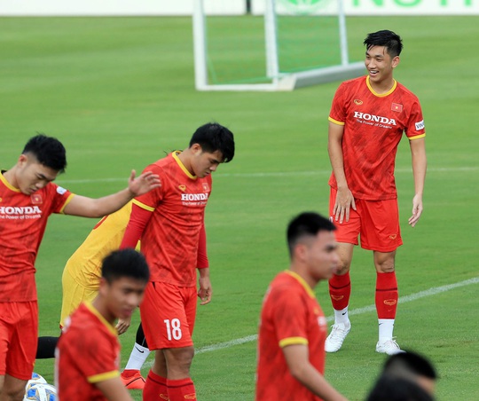Trung vệ Quế Ngọc Hải nói gì trước 2 đối thủ nặng ký của đội tuyển Việt Nam? - Ảnh 10.