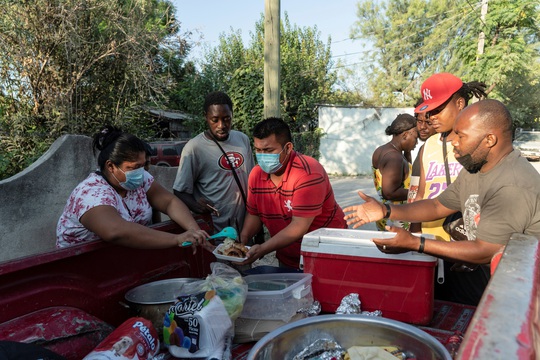 Làn sóng người di cư “sống dở, chết dở” ở biên giới Mỹ - Mexico - Ảnh 4.