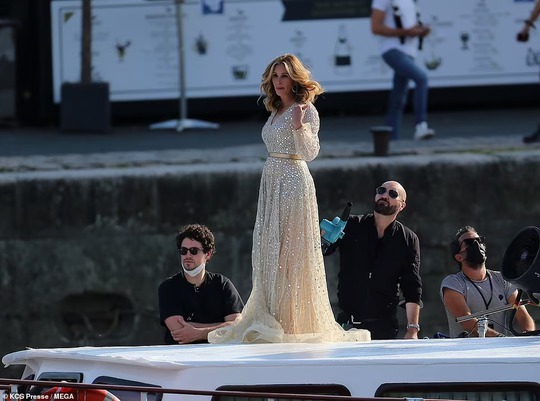 “Người đàn bà đẹp” Julia Roberts khoe sắc lung linh tuổi 53 - Ảnh 5.