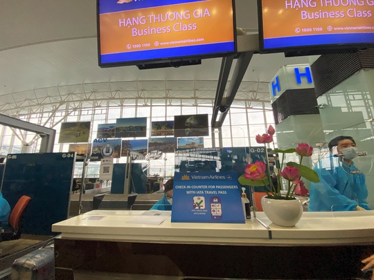 Chuyến bay đầu tiên từ Việt Nam đi châu Âu thử nghiệm hộ chiếu sức khỏe điện tử - Ảnh 1.