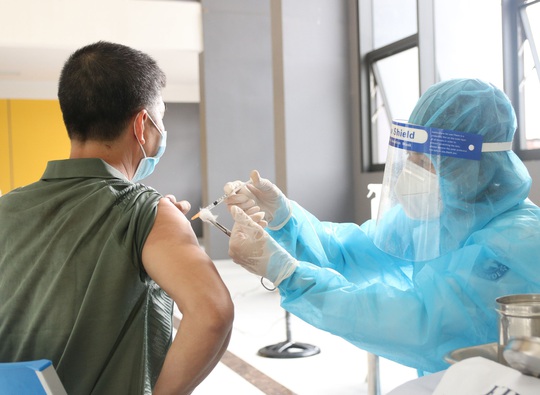 Gần 20,6 triệu liều vắc-xin Covid-19 đã tiêm, Bộ Y tế yêu cầu đẩy nhanh tiêm chủng - Ảnh 1.