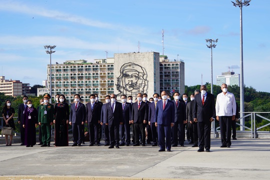 Chủ tịch nước đặt vòng hoa tại Tượng đài Chủ tịch Hồ Chí Minh và Anh hùng dân tộc José Marti - Ảnh 8.