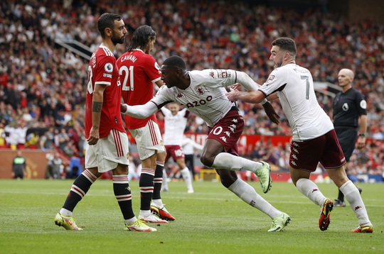 Bruno Fernandes hóa tội đồ, Man United gục ngã trước Aston Villa - Ảnh 4.