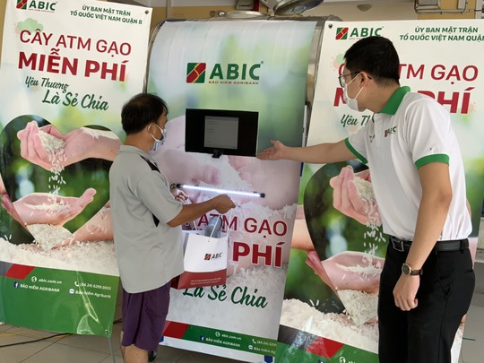 Trách nhiệm xã hội của doanh nghiệp từ cây ATM gạo của Bảo hiểm Agribank - Ảnh 1.