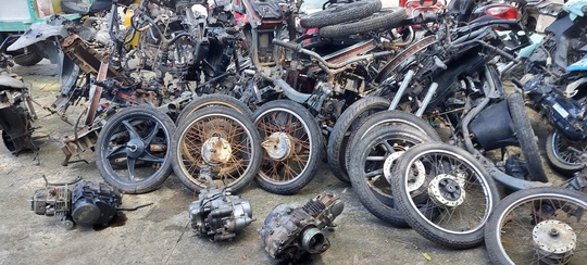 Đột nhập kho xe máy khủng do trộm cắp ở Bình Thuận - Ảnh 3.