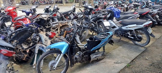 Đột nhập kho xe máy khủng do trộm cắp ở Bình Thuận - Ảnh 4.