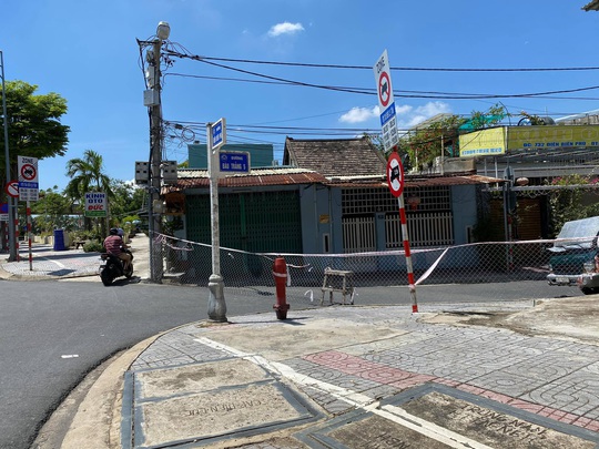 Đà Nẵng: Nhiều nơi vẫn chưa dỡ rào chắn, người dân đi lại bất tiện - Ảnh 7.