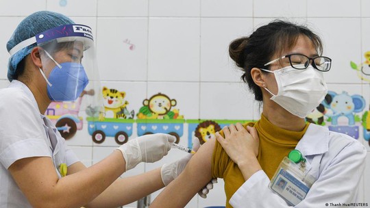 Nguyên nhân các nước châu Âu hỗ trợ nhiều vắc-xin Covid-19 cho Việt Nam - Ảnh 1.