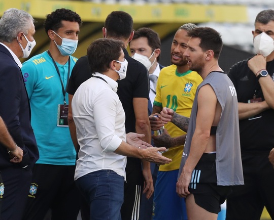 Đại chiến Messi - Neymar tạm hoãn vì cảnh sát - Ảnh 3.