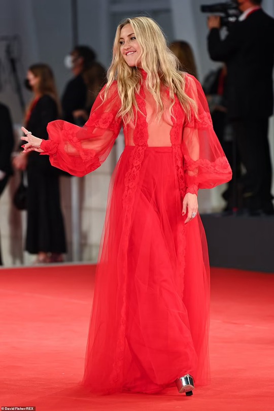 Minh tinh Kate Hudson cuốn hút trên thảm đỏ - Ảnh 1.