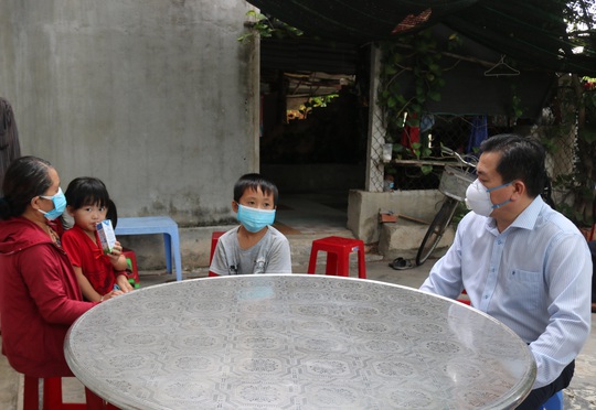 Thương cảm, mẹ mất vì Covid-19, hài cốt chưa thể đưa về, bỏ lại 2 con nhỏ mồ côi - Ảnh 1.