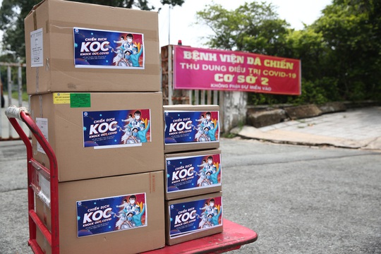Quỹ Từ Thiện Kim Oanh tặng thuốc hỗ trợ điều trị Covid-19 cho các phóng viên - Ảnh 3.