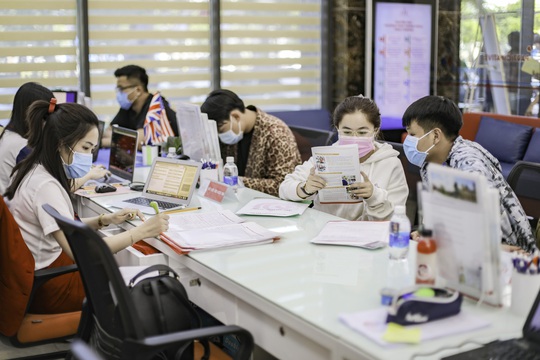 Tọa đàm - tư vấn trực tuyến: Điểm chuẩn vào ĐH sẽ tăng ở mức nào? - Ảnh 1.