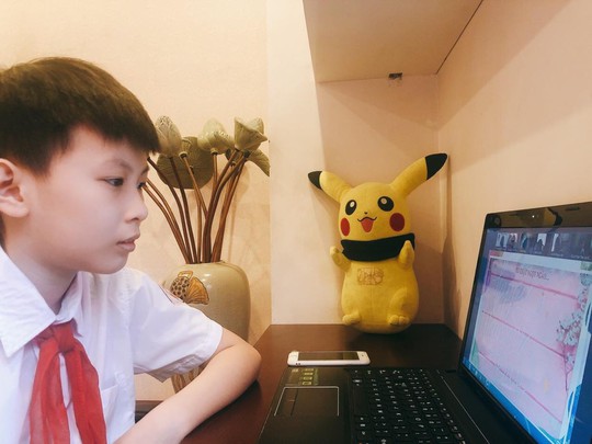 Bố mẹ làm gì để giúp con khi học trực tuyến? - Ảnh 1.