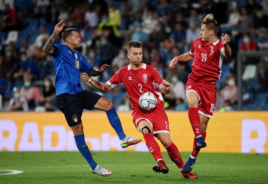 Ý, Đức thị uy sức mạnh, Tây Ban Nha chật vật tại đất dữ Kosovo - Ảnh 1.