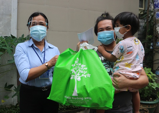 Thành phố Thủ Đức hỗ trợ lao động nước ngoài gặp khó khăn do Covid-19 - Ảnh 4.