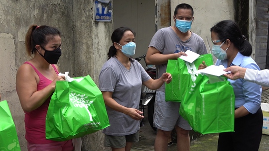 Thành phố Thủ Đức hỗ trợ lao động nước ngoài gặp khó khăn do Covid-19 - Ảnh 2.