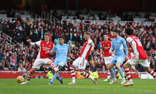 Arsenal thua ngược sân nhà, Man City đè Pháo thủ trận thứ 10 liên tiếp - Ảnh 6.