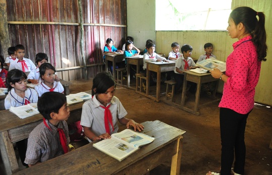 Gần 50 tỉ đồng mua máy tính bảng cho học sinh nghèo Quảng Ngãi - Ảnh 1.