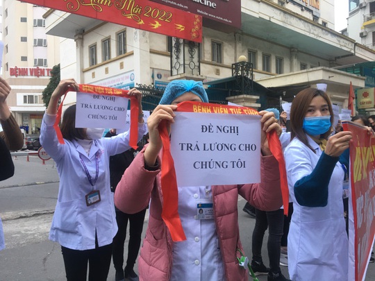 Hỗ trợ 395 triệu đồng cho 158 nhân viên y tế Bệnh viện Tuệ Tĩnh bị nợ lương kéo dài - Ảnh 1.