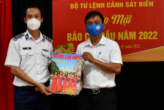 UBND TP Cần Thơ và Cảnh sát biển khen thưởng Báo Người Lao Động - Ảnh 3.