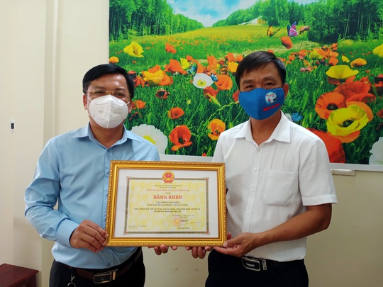 UBND TP Cần Thơ và Cảnh sát biển khen thưởng Báo Người Lao Động - Ảnh 4.