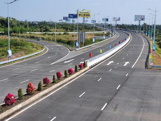 Chủ tịch nước phát lệnh thông xe kỹ thuật tuyến cao tốc Trung Lương - Mỹ Thuận - Ảnh 6.