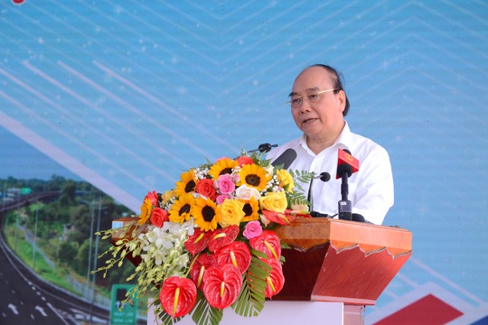 Chủ tịch nước phát lệnh thông xe kỹ thuật tuyến cao tốc Trung Lương - Mỹ Thuận - Ảnh 1.